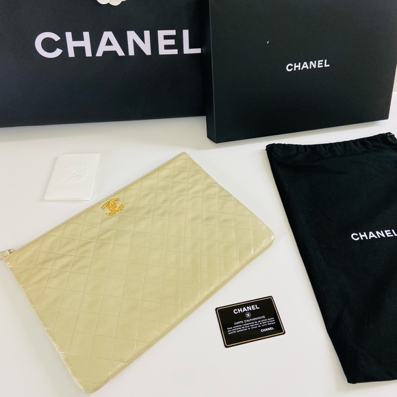 Large Chanel O Case - Picture 1 of 8